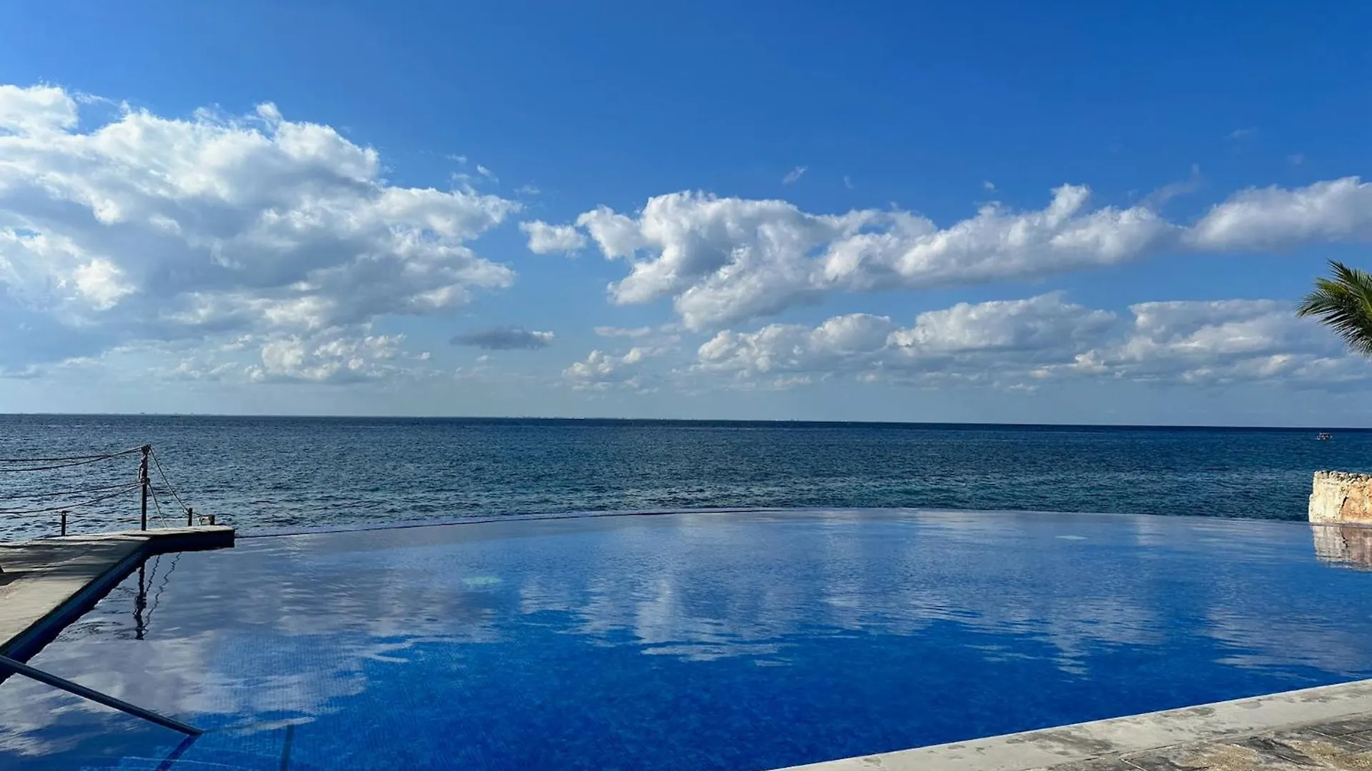 The Queen Of Cozumel - Urban Empire En-Suite City View - For Couples In Mind Mexico