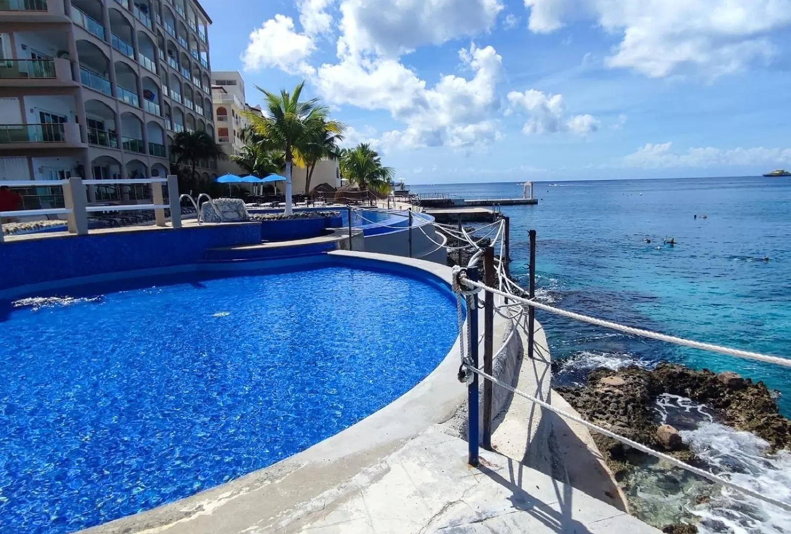 The Queen Of Cozumel - Urban Empire En-Suite City View - For Couples In Mind Apartment