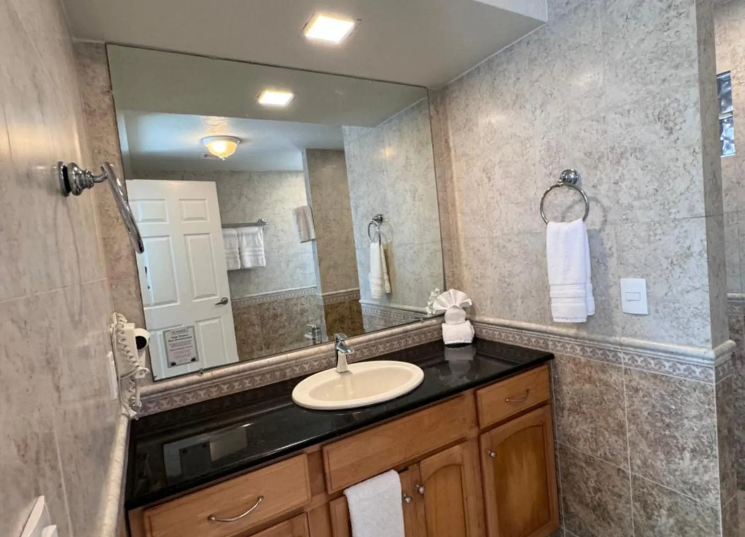 The Queen Of Cozumel - Urban Empire En-Suite City View - For Couples In Mind Apartment