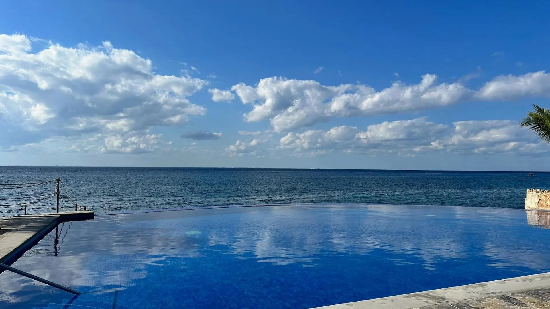 The Queen Of Cozumel - Urban Empire En-Suite City View - For Couples In Mind