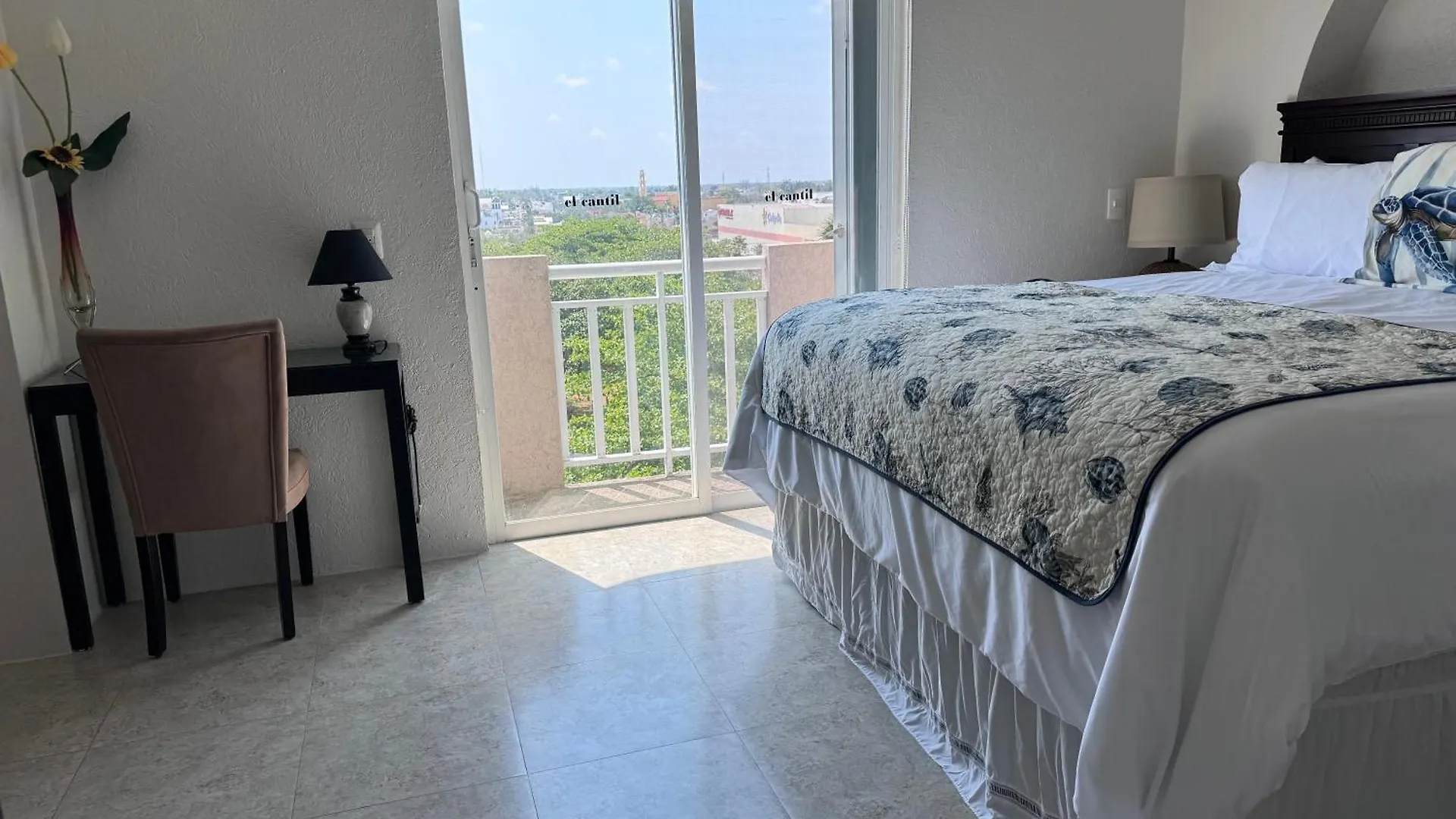 The Queen Of Cozumel - Urban Empire En-Suite City View - For Couples In Mind 0*,  Mexico