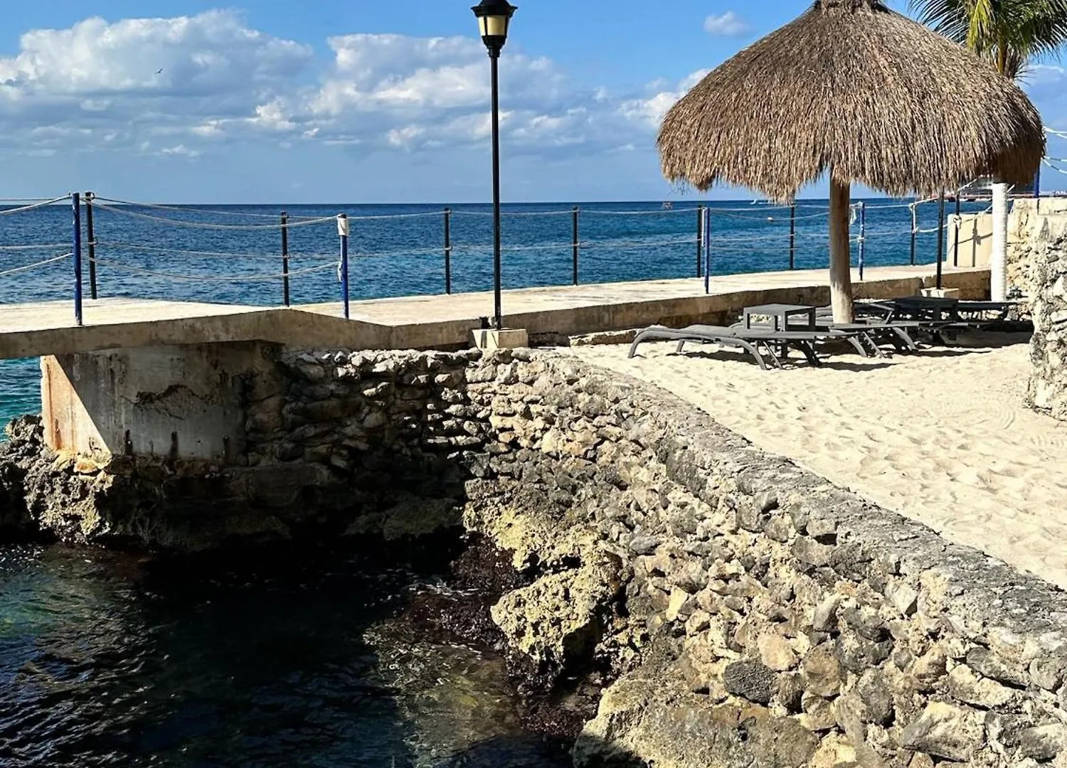 The Queen Of Cozumel - Urban Empire En-Suite City View - For Couples In Mind 0*,  Mexico